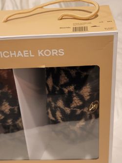 Michael Kors Alexis Closed Toe Slippers Size 9
