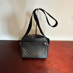  Louis Vuitton 100 authentic Bag