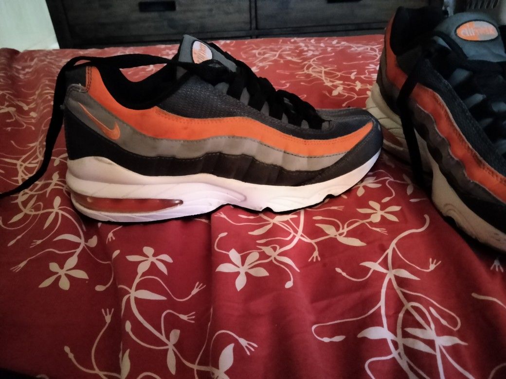 Nike Air Max Size 5.5 (Big Kids)