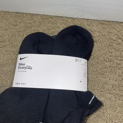 Nike Dri Fit 6-pack no show socks everyday plus 6-pack socks size M Black