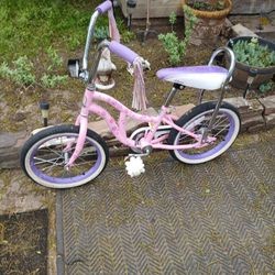 LITTLE GIRLS OLD SCHOOL SCHUINN BANNANA SEAT 18' INCH KNEE PADS AND HELMET INCLUDED $30
