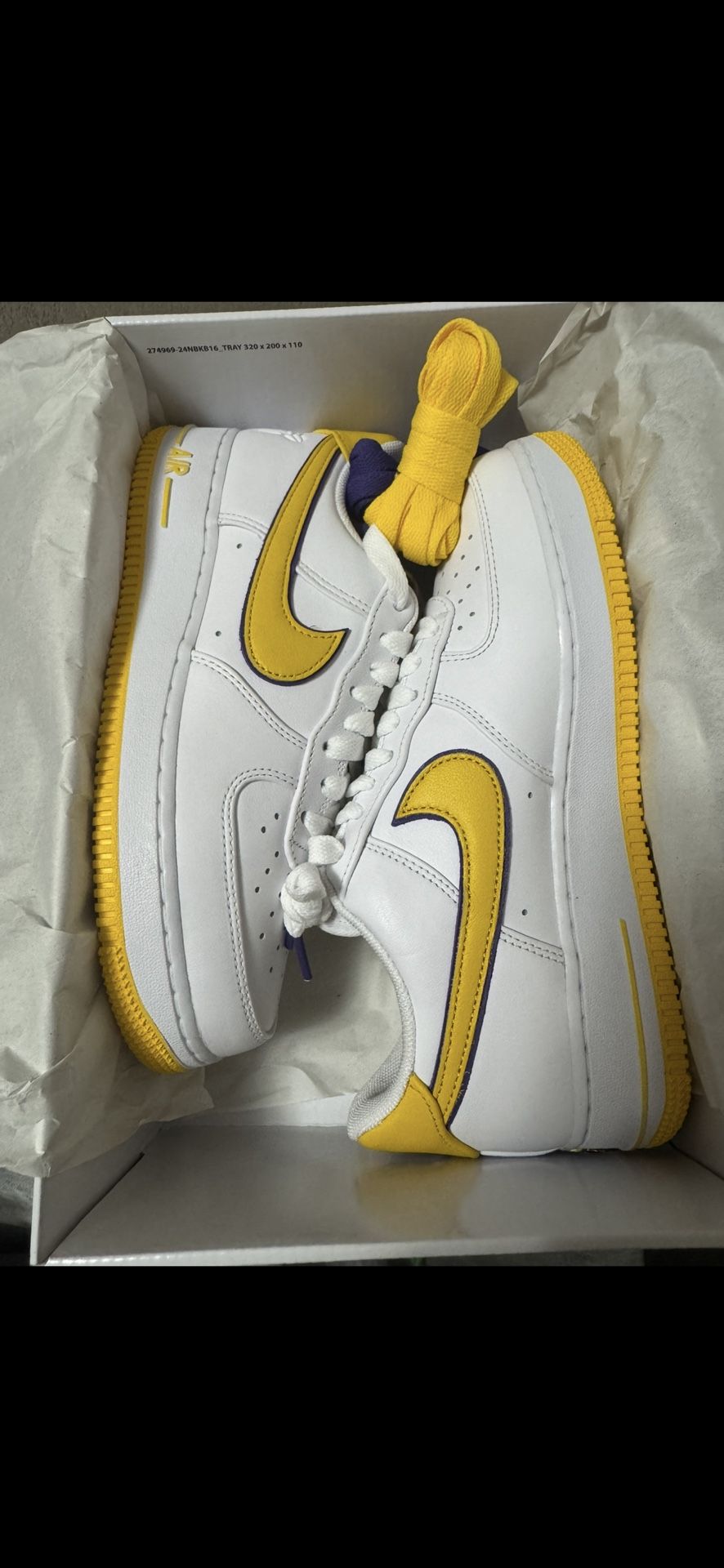 DS NIKE AIR FORCE 1 KOBE SIZE 8 BRAND NEW NEVER WORN