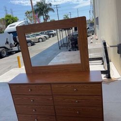 Dresser With Mirror 