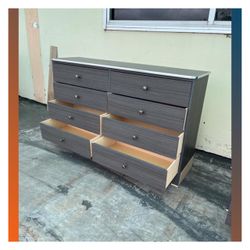 8 drawers dresser / Eight drawers dresser