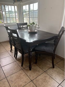 Dinning Table