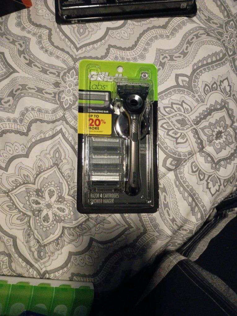 GilletteLabs Mens Razors