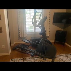 Horizon Elliptical Trainer