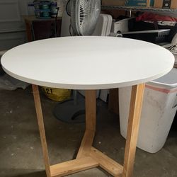 Round Dining Table 