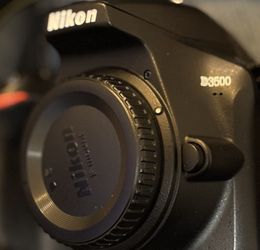 Black Nikon D3500 