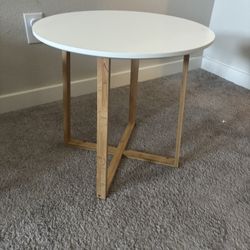 Small Side Table/Accent Table/Night Stand 