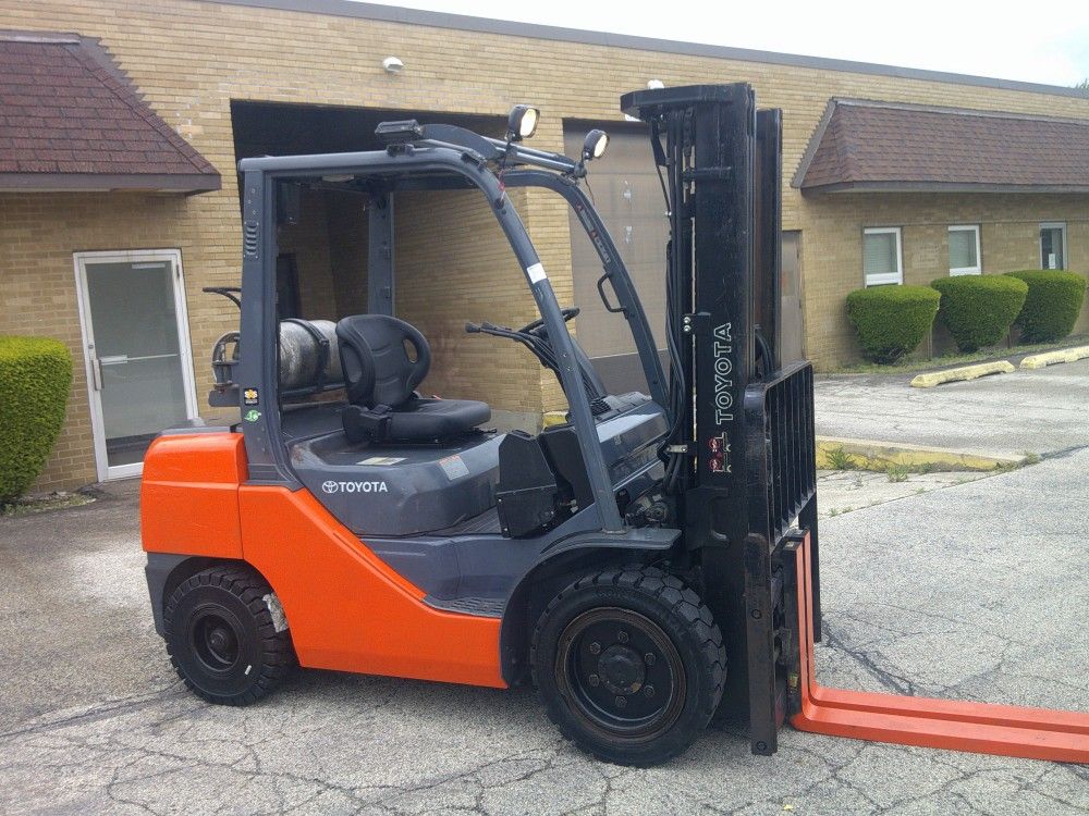 Pneumatic 2018 6000 LB. Capacity Toyota Forklift