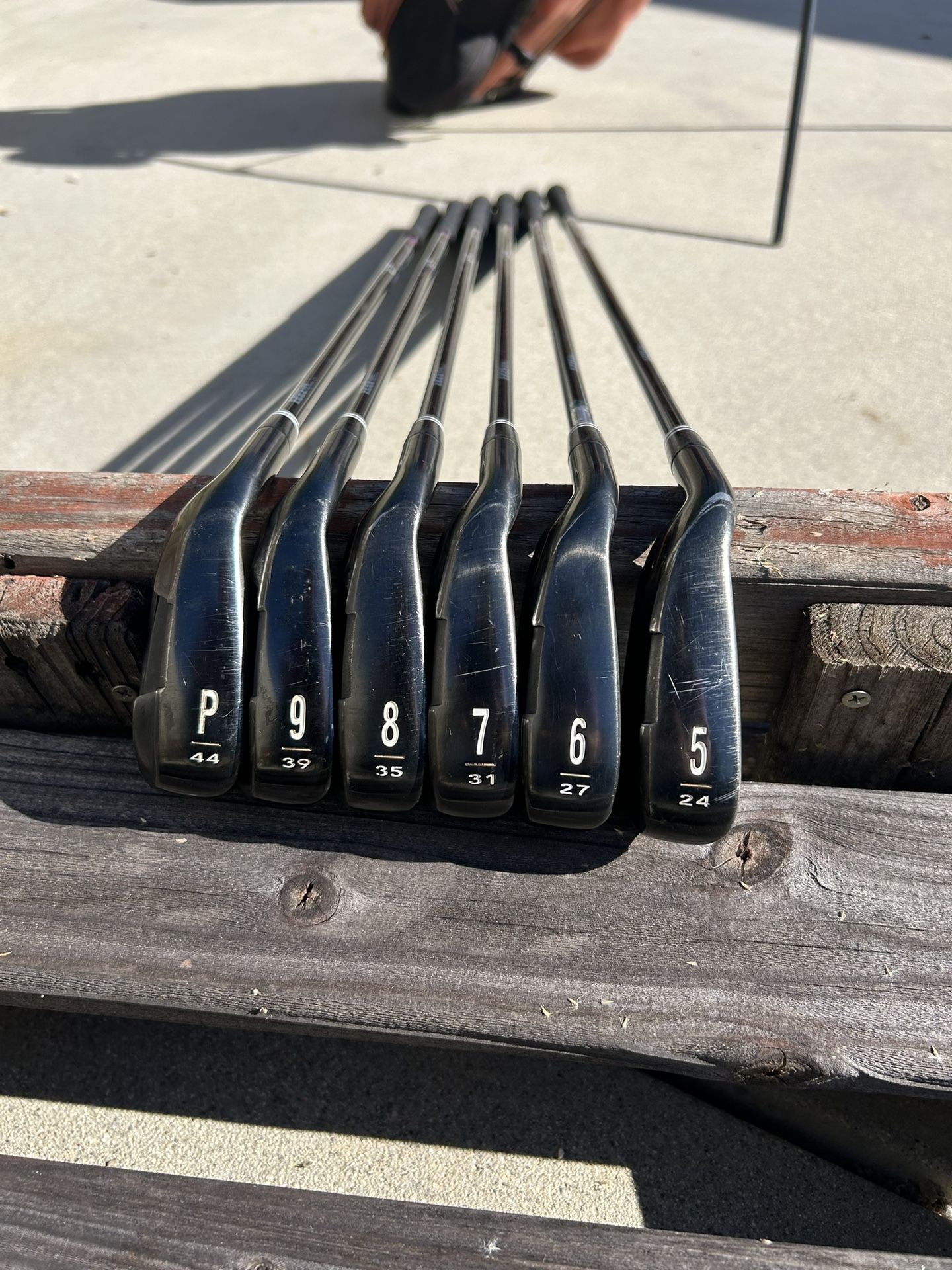 Cleveland CG Black Iron Set 5 Iron-PW Miyazaki Graphite Shaft