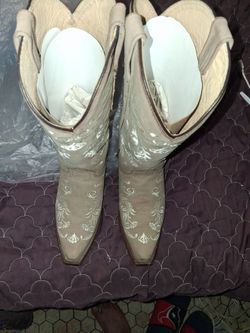 Women's boots size 6
