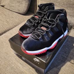 JORDAN VELVET BRED 11 ( SZ.7) WOMENS