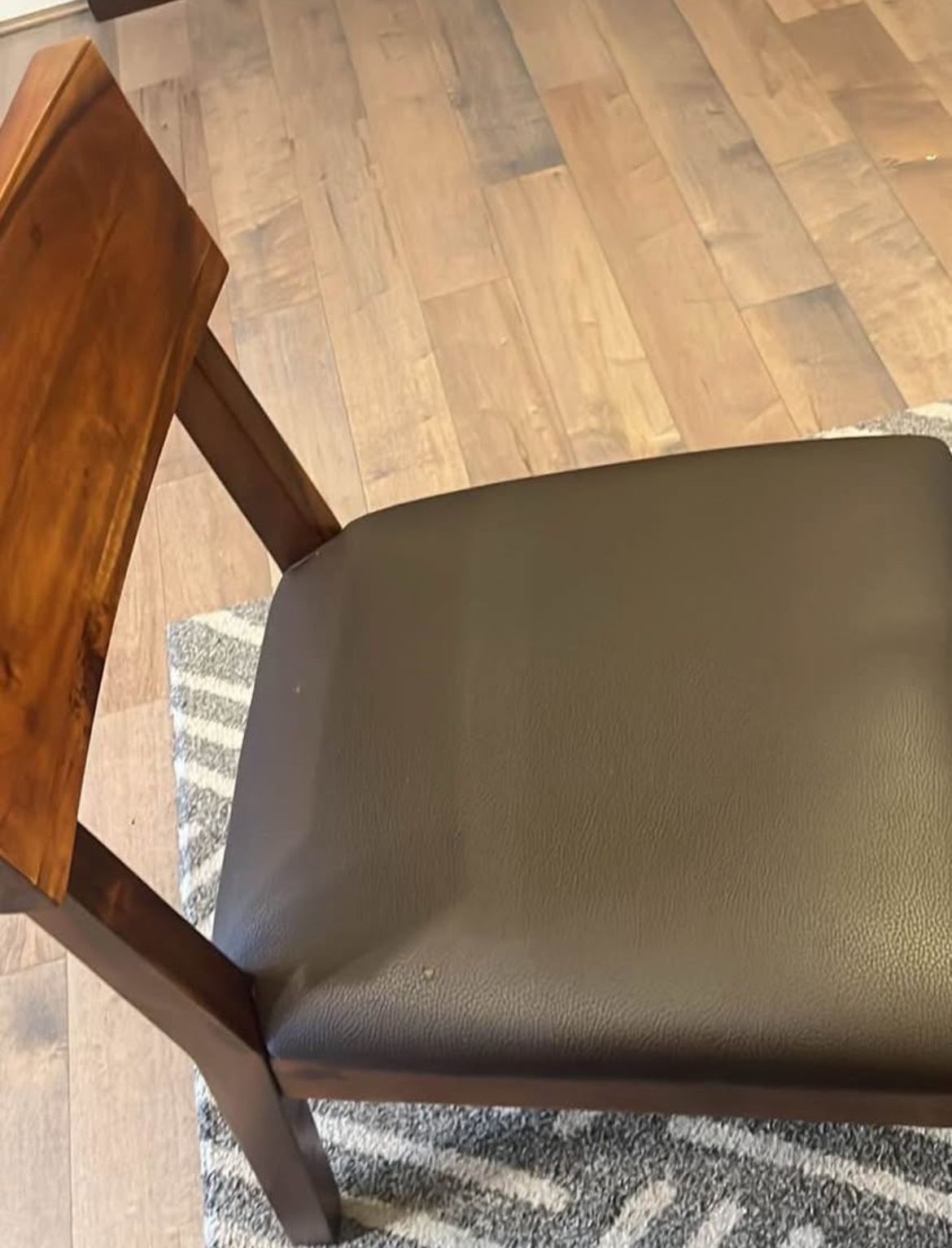 Solid Wooden Dinning Table Without Any Scratch