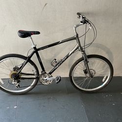 BICYCLE GIANT 21 SPEED SIZE 26 BRAND NEW
