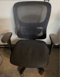 Black Mesh Back Office Chair with Armrests