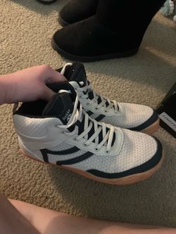 Wrestling shoes