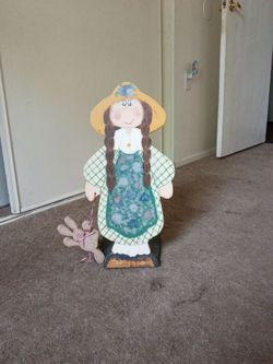 Vintage painted toilet paper holder with rabbit hanging from side vintage collectible over 35 years old and great shape