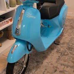 Like New 24V Hyper Toys Retro Electric Scooter, Easy Twist Throttle, Blue