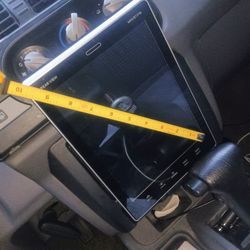 9 Inch Touchscreen Radio With Car Play And MP4 And 5