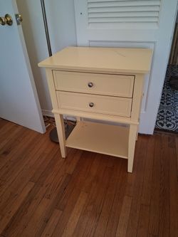 Nightstand-Details:

size (28 ¼"h x 22"w x 15 5/8"d).

Keep essential items within arm's reach with the Ameriwood Home Franklin Accent Table with 2 Dr