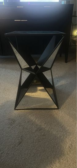 Black Geometric Metal Side Table