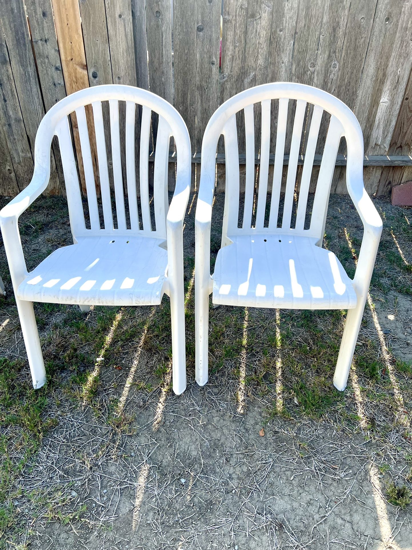 4 Stackable Sturdy Plastic Chairs White 