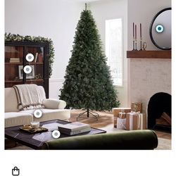 NEW 7ft Artificial Christmas Tree
