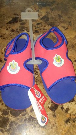 Sandalias del chivas para niño talla 22cm.