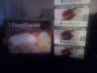 FoodSaver Deluxe Vacuum Sealer Bundle