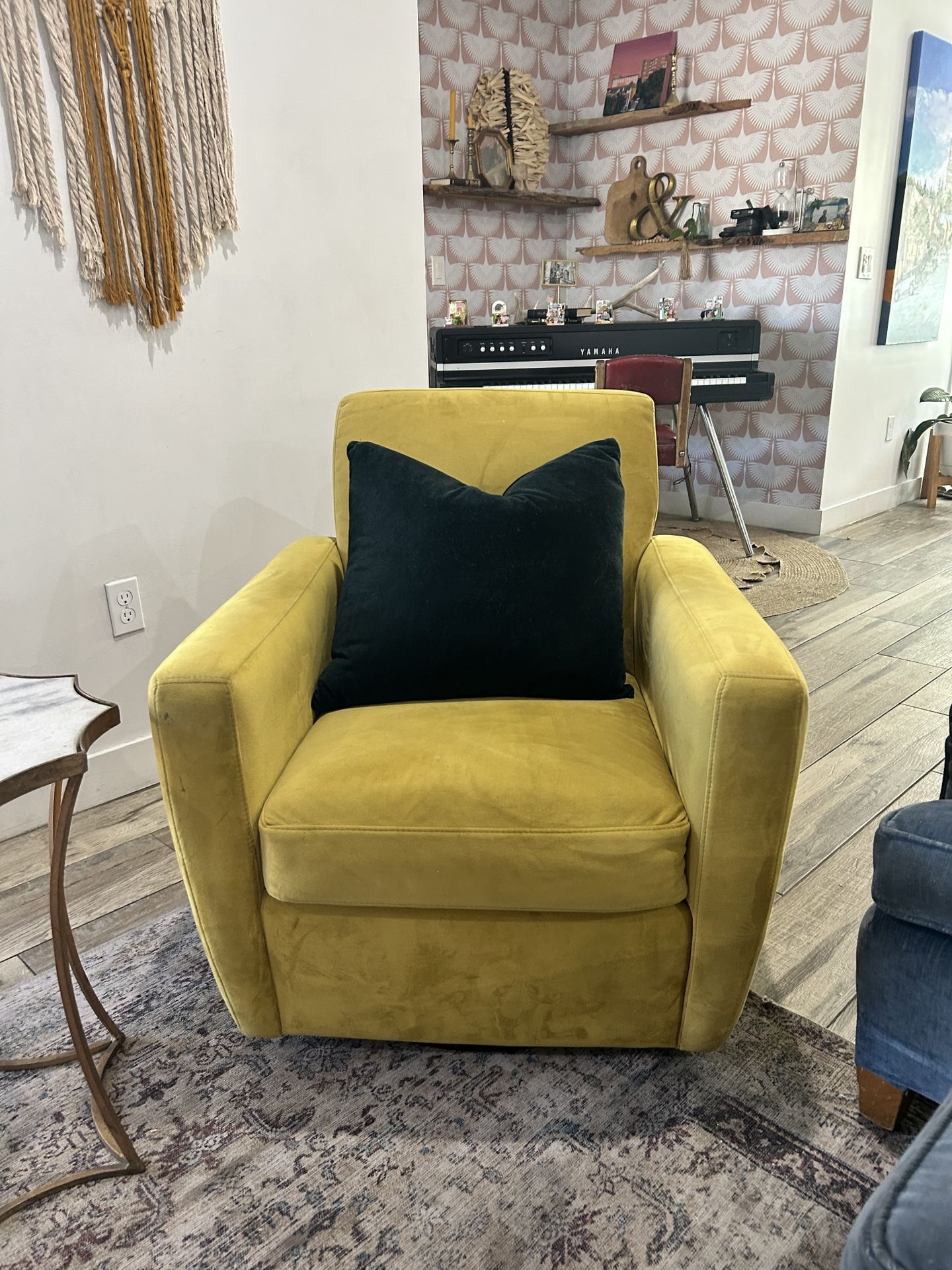 Cute Modern Living Room Chair