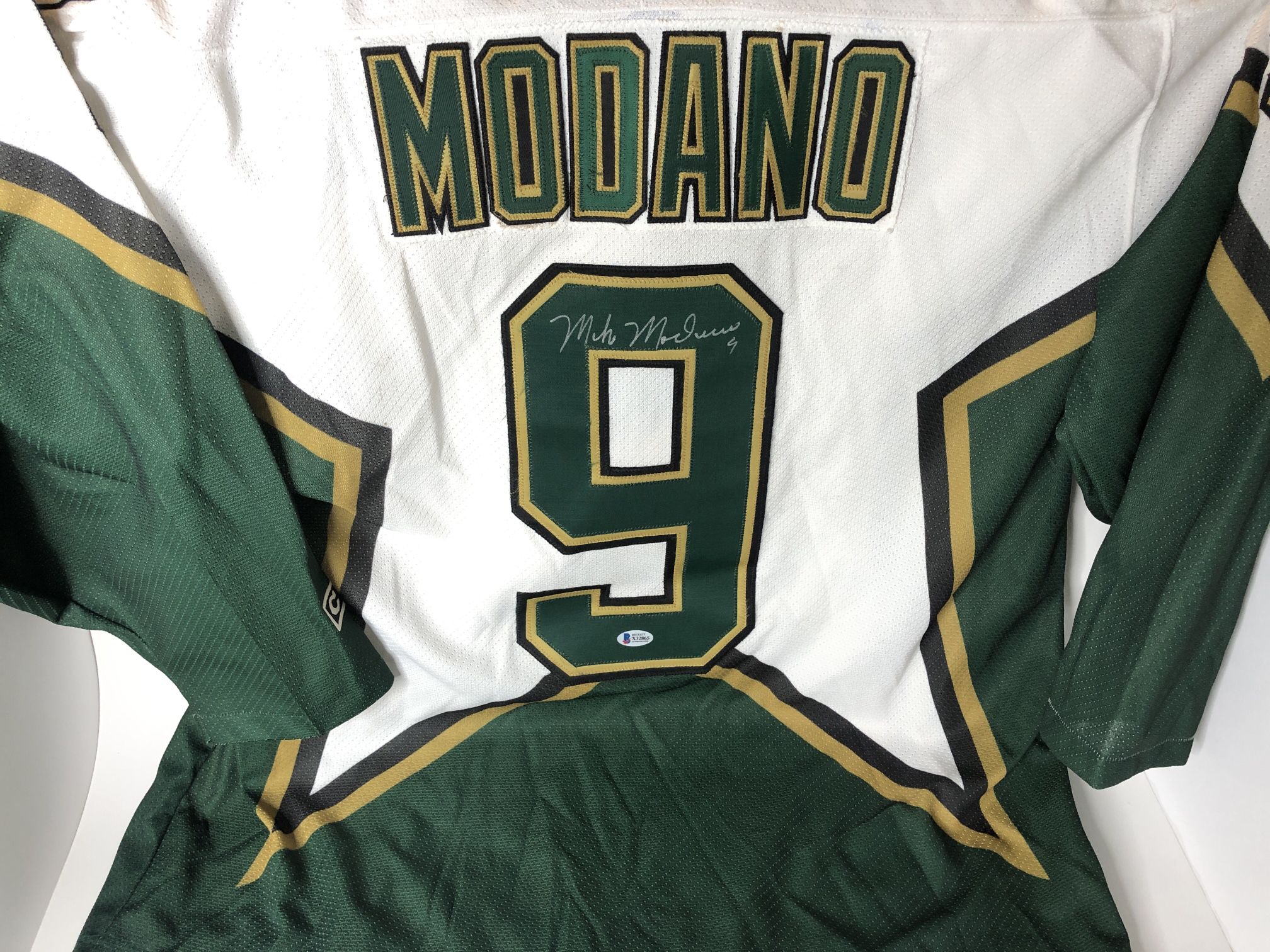 Lot Detail - 1993-94 MIKE MODANO AUTOGRAPHED DALLAS STARS GAME WORN JERSEY