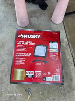 Husky 12000 lumens light new $40 Price FIRM/ Nueva PRECIO FIRME $40