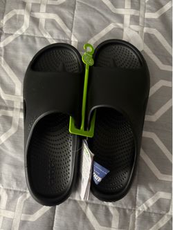 Croc slides size 7 men’s