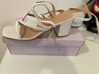 White Heels/ Tacones blancos