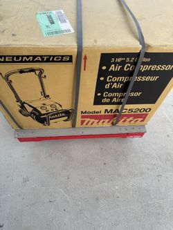 Makita Air Compressor 3HP. 5.2 Gallons 
