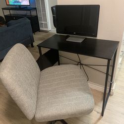 Small desk/ Desk Chair