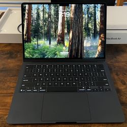 2025 MacBook Air 13in - Excellent Condition - Barely Used