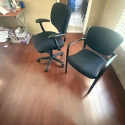 Dos Sillas Como Nuevas - Las Dos Por $40