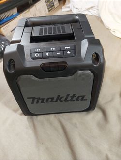 Makita 18 volt. Speaker