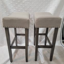 Costway Saddle Bar Stools Ergonomic Nailhead Design Gray