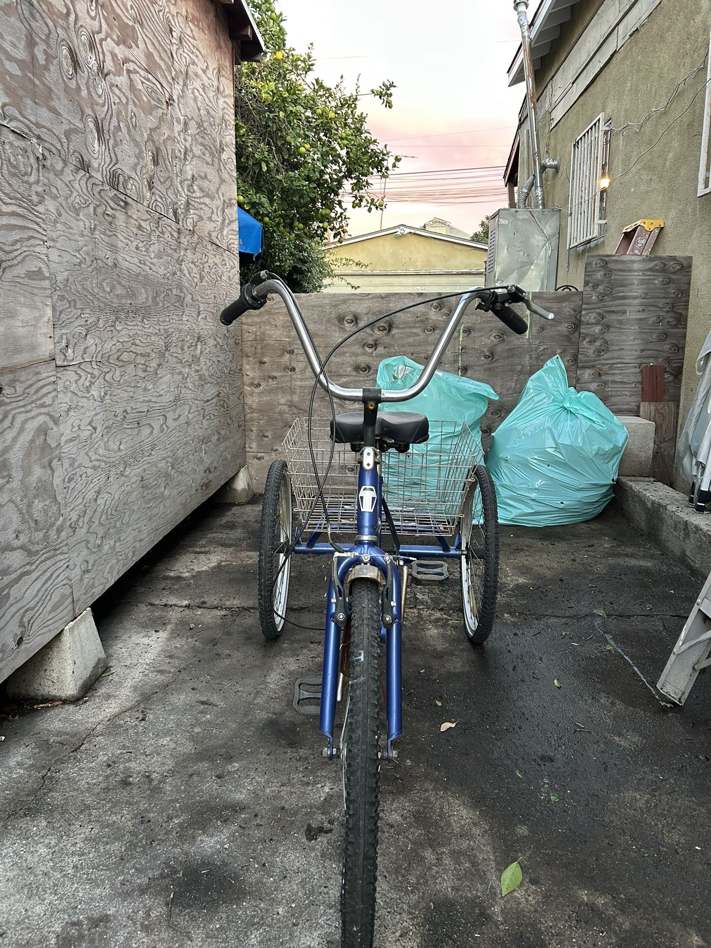 Schwinn Meridian 26 Specialty Bike Burgundy