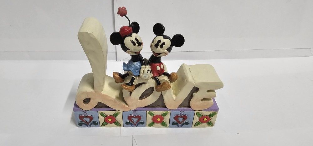 Jim Shore Walt Disney Showcase Mickey and Minnie Love Figurine 4 1/2" Tall
