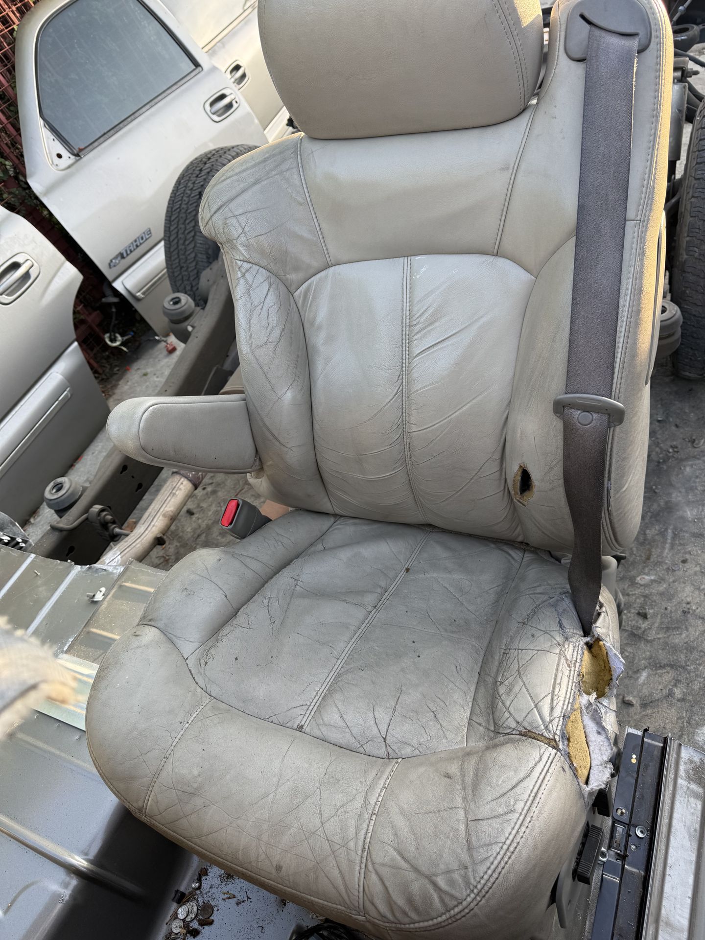 2000 Chevy Tahoe front seats, parts