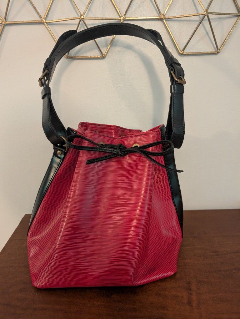 LIKE NEW LOUIS VUITTON NOE BAG