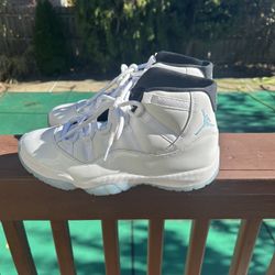 Size 11 Jordan 11 Legend Blue 2024 (NEED GONE TODAY)