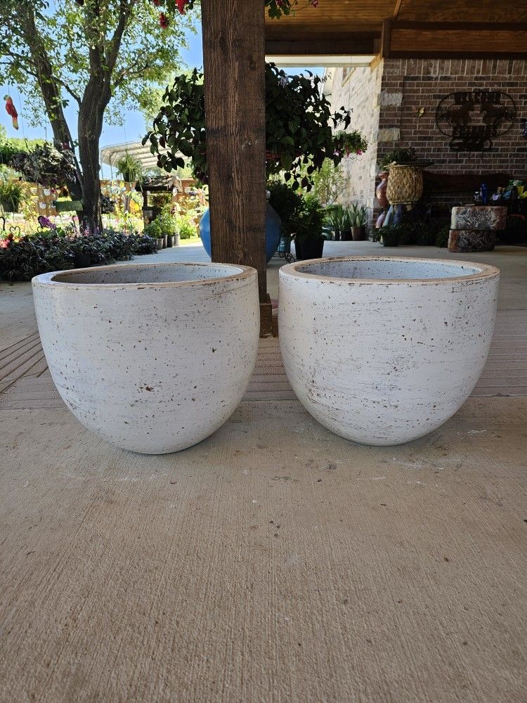 White Cup Shape Clay Pots . (Planters) Plants, Pottery, Talavera $65 cada una.