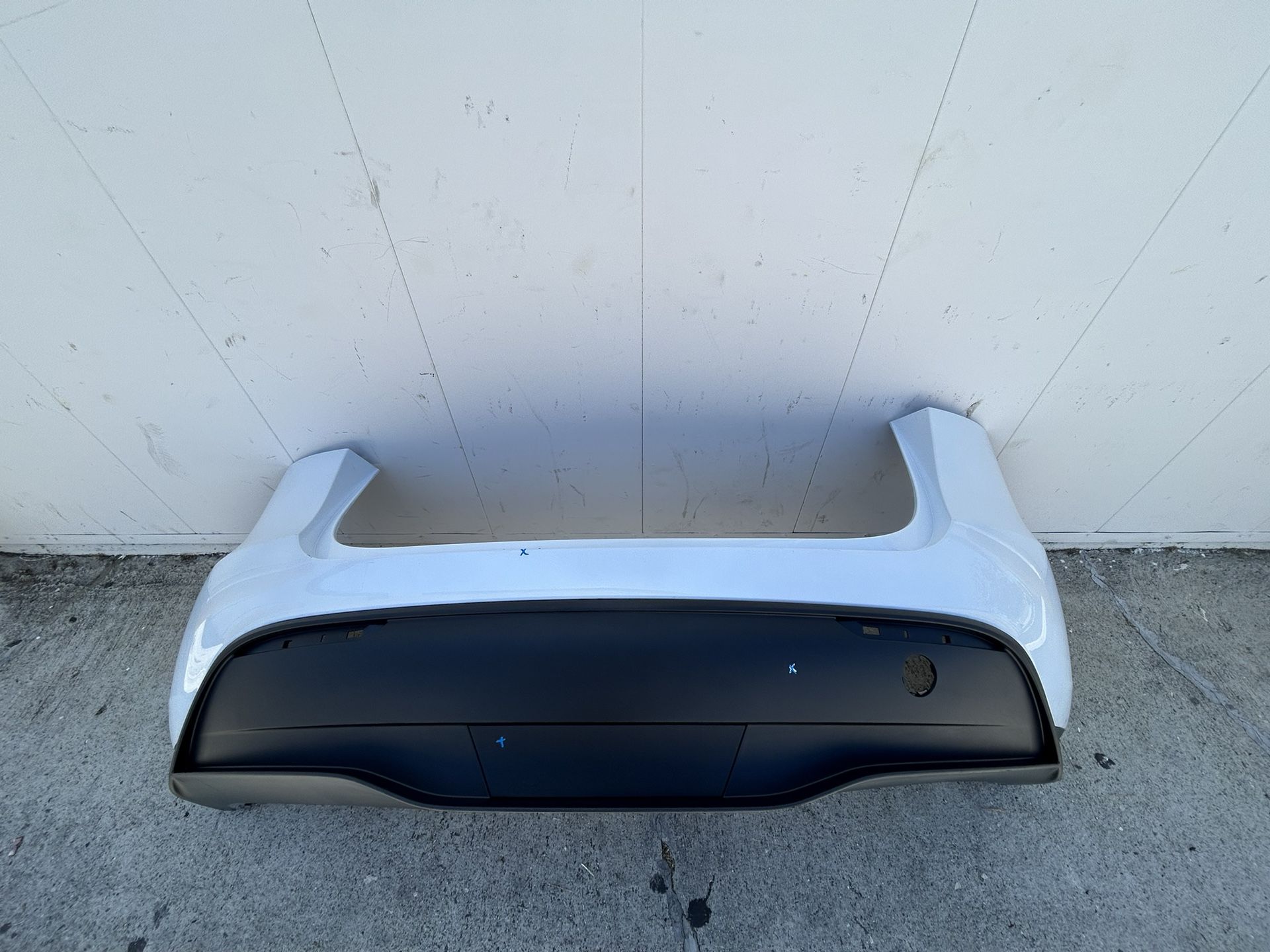 Tesla Model Y Rear Bumper 2 Pieces regular is not for sensors 2020 21 22 23 24 Used Oem 