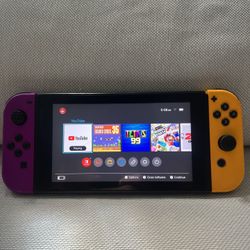 Nintendo Switch Console Works Great (comes with charger) 